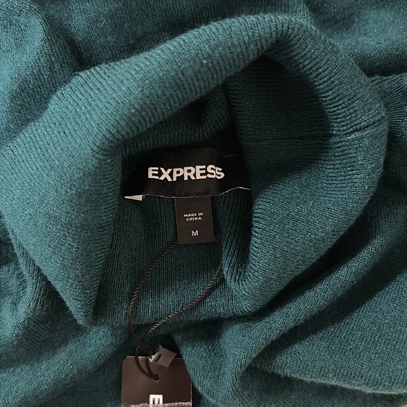 🔥🔥🔥NEW Express Turtleneck Sweater - Picture 6 of 7